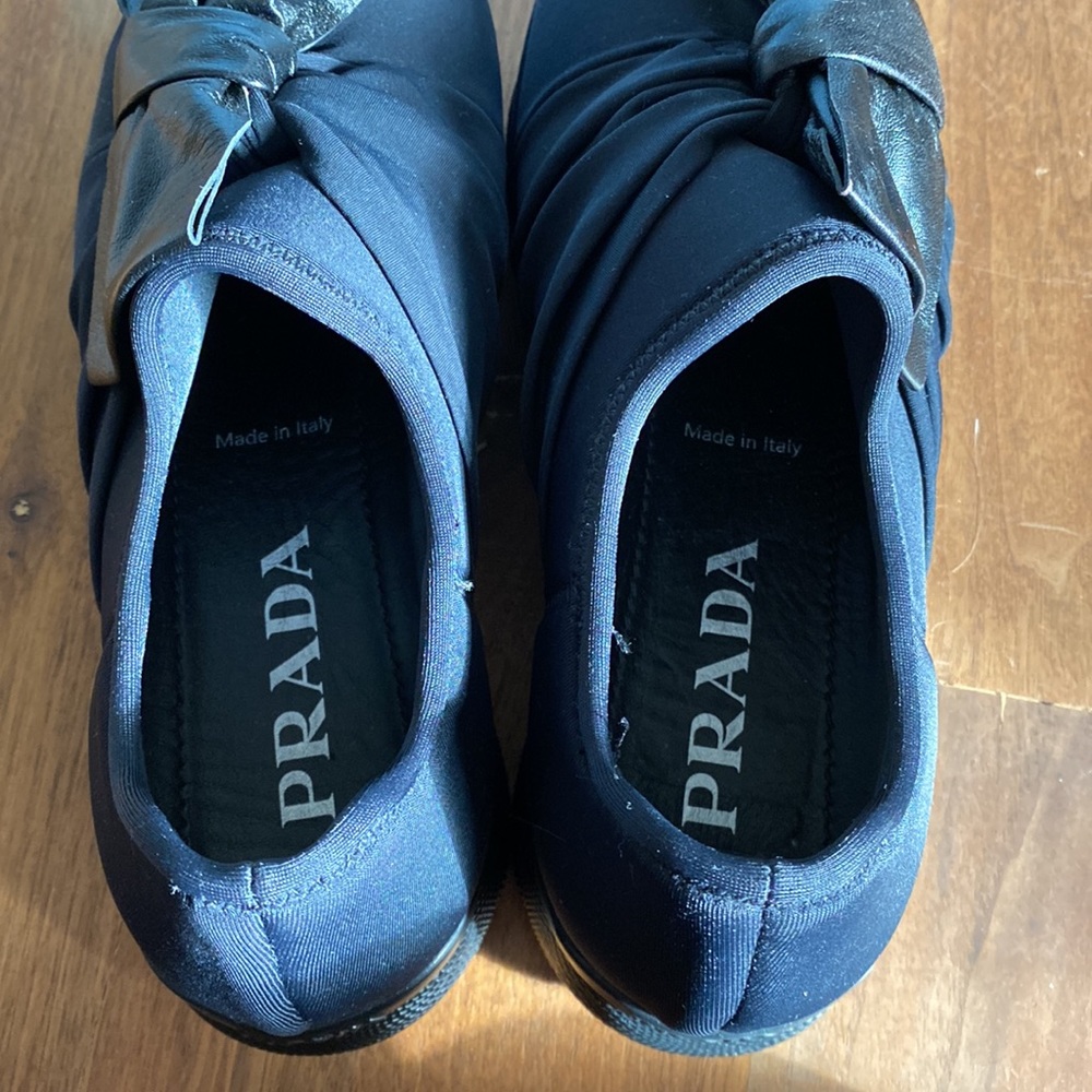 Prada Walking Shoes with a leather Bow - Picture 8 of 11